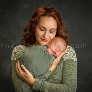 عکس نوزاد و مادر در منزل