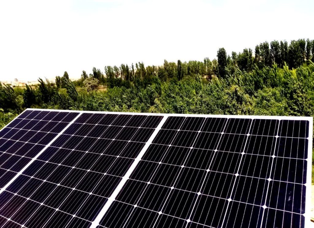 فروش انواع تجهیزات خورشیدی و اجرای نیروگاه خورشیدی ( پنل خورشیدی )