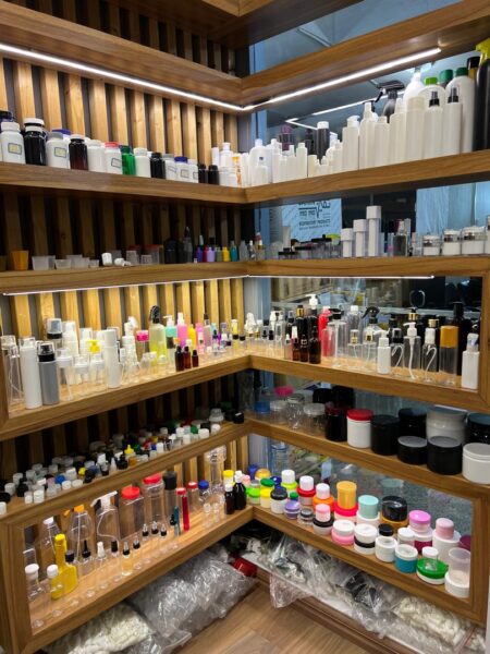 تولید بطری‌های پت و پلی اتیلن در زمینه غذایی ، دارویی ، آرایشی و بهداشتی